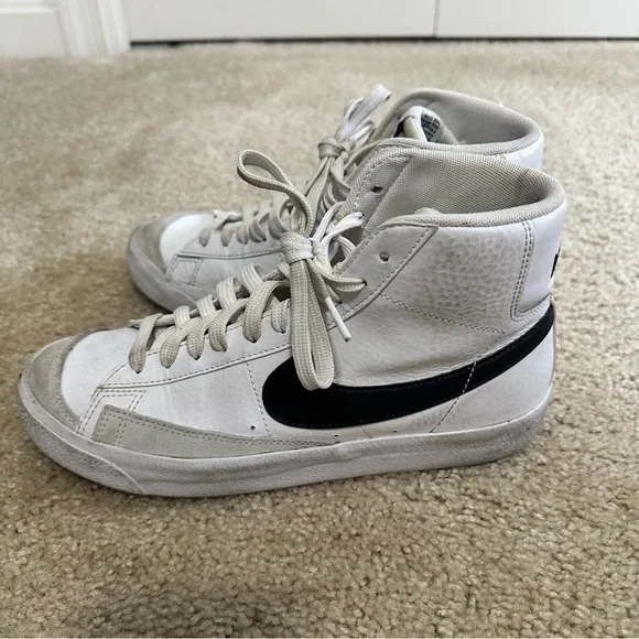 Nike Blazer Mid ‘77 Hightop Sneakers DA4086-100 in White Size 7Y Unisex GUC - Picture 2 of 7